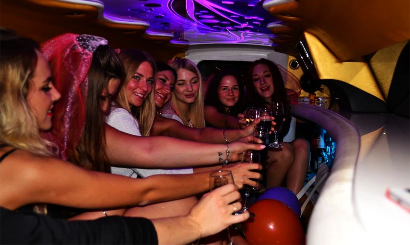 Luxury concert transportation vehicle
